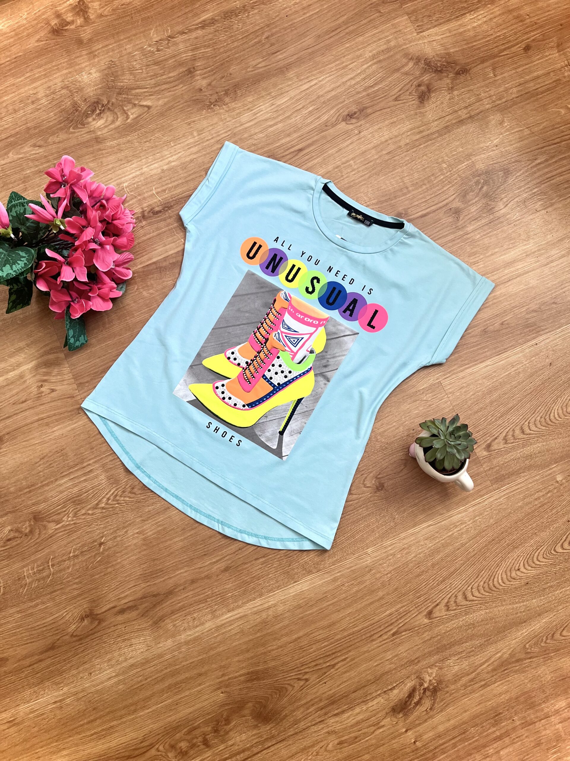 Asymetryczny T-shirt Shoes