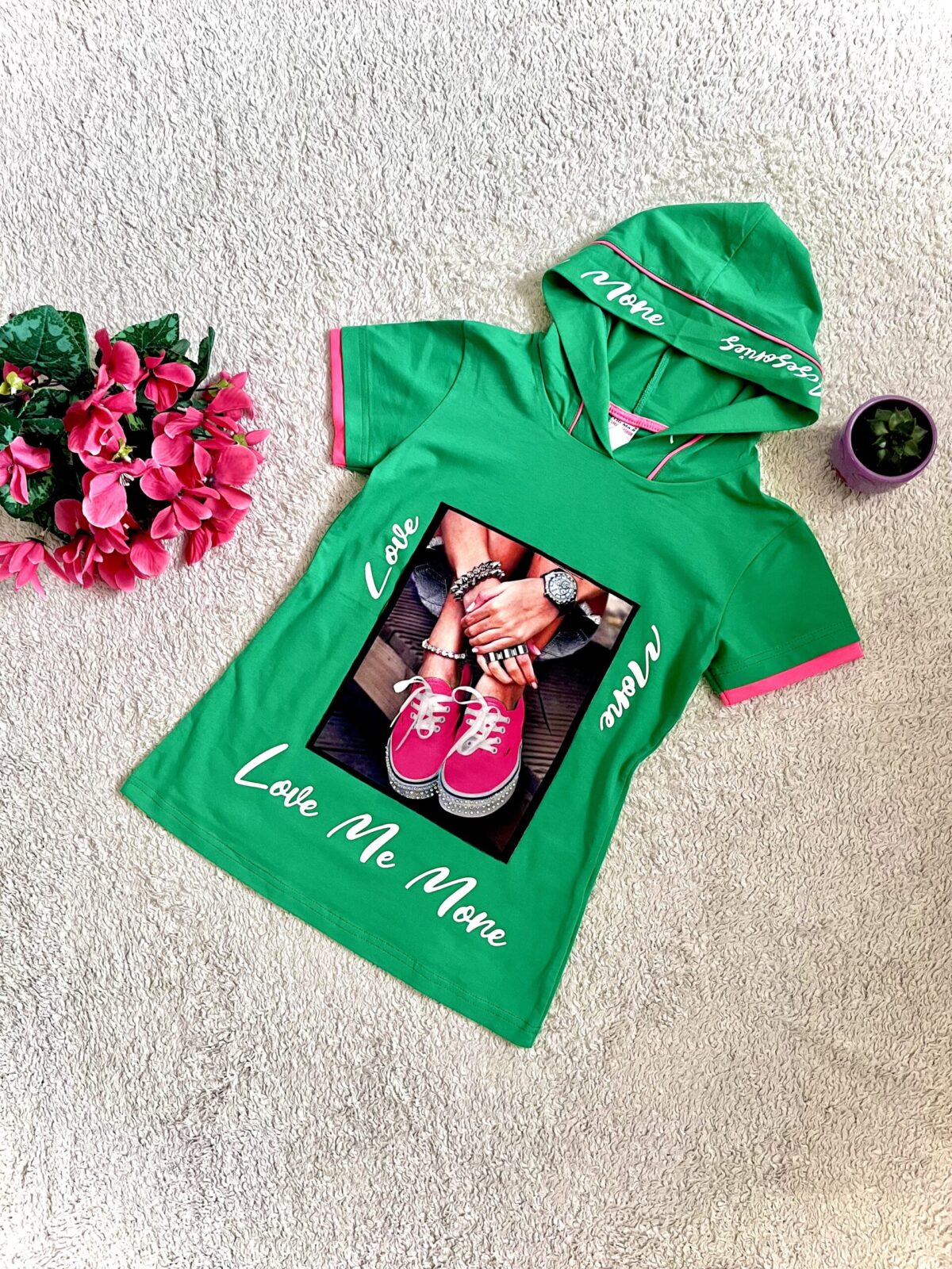 T-shirt Love Me More