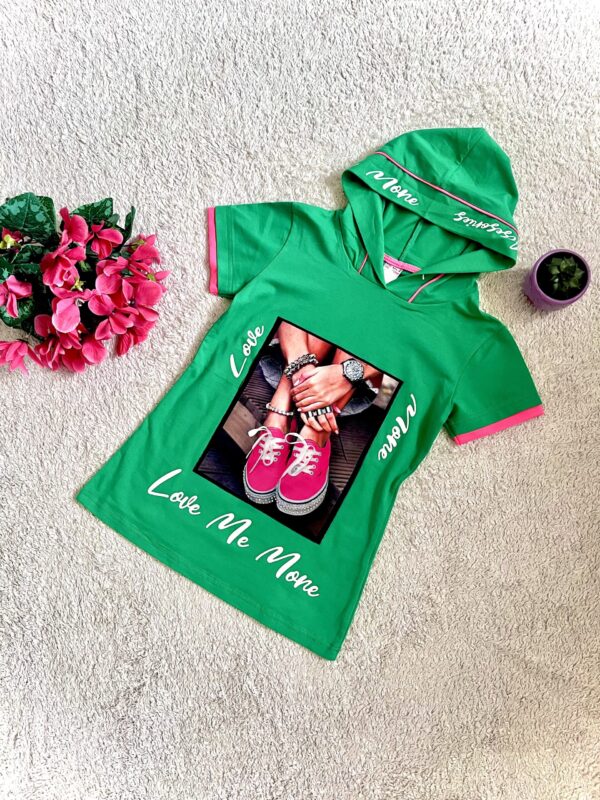 T-shirt Love Me More